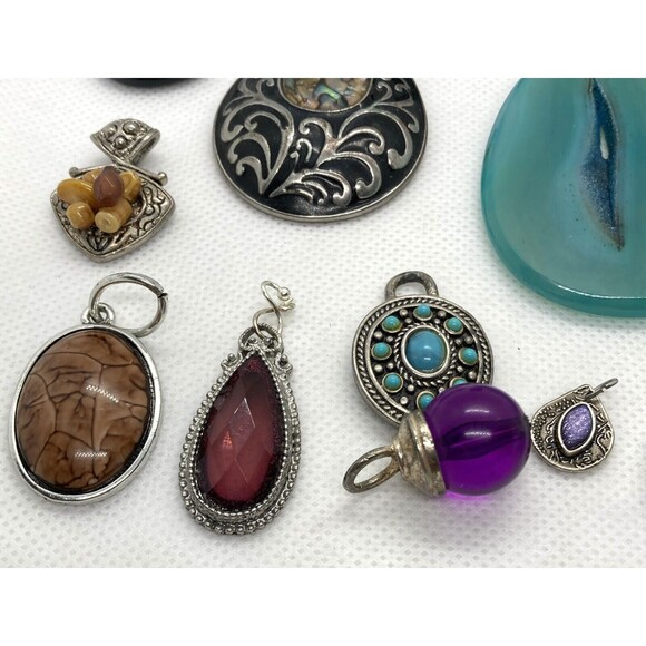 Vintage‎ - Now Lot of (13) Pendants Silver Tone Faux Stone Green Blue Purple - Picture 5 of 15